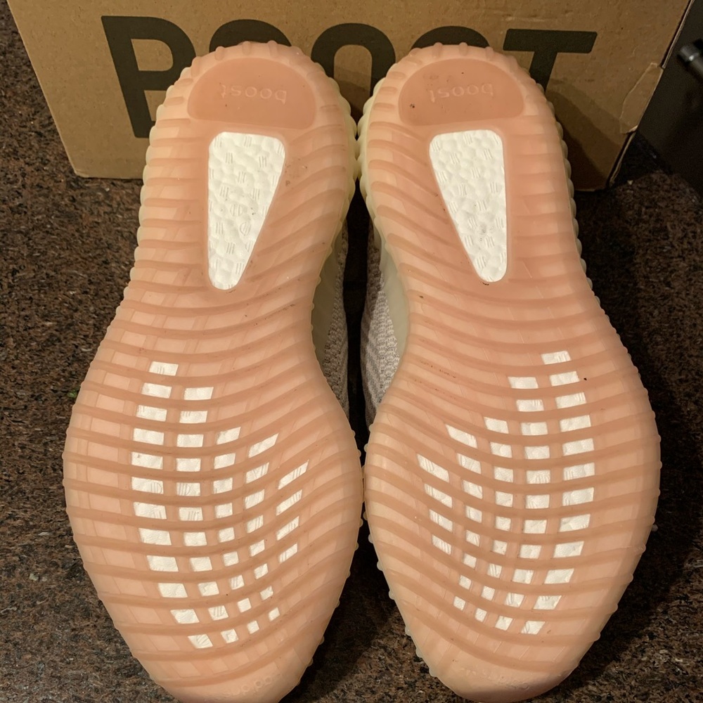 New Citrin Yeezy Boost 350 V2 Size 11 for Men - Picture 2 of 8